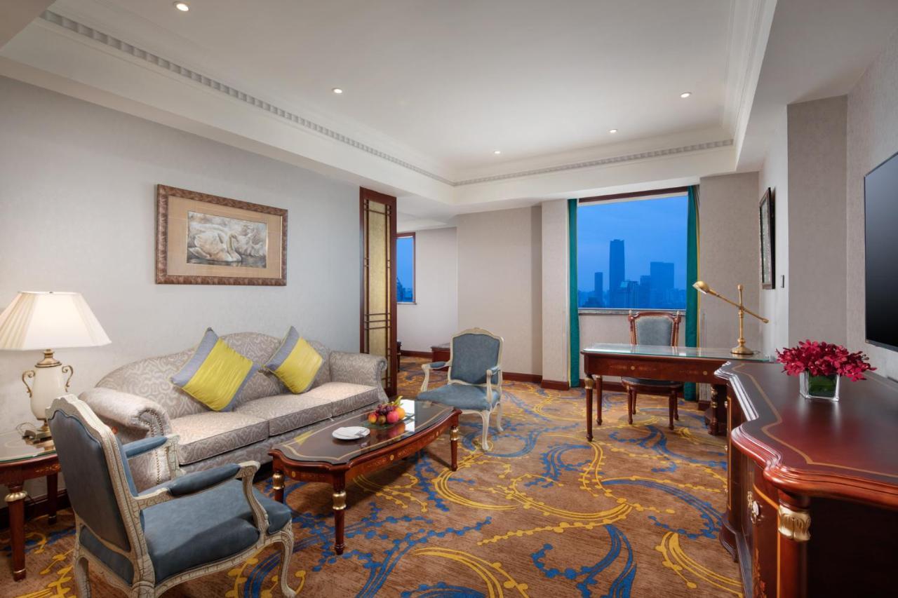 Crowne Plaza Shanghai Nanjing Road By Ihg エクステリア 写真 A suite at the hotel