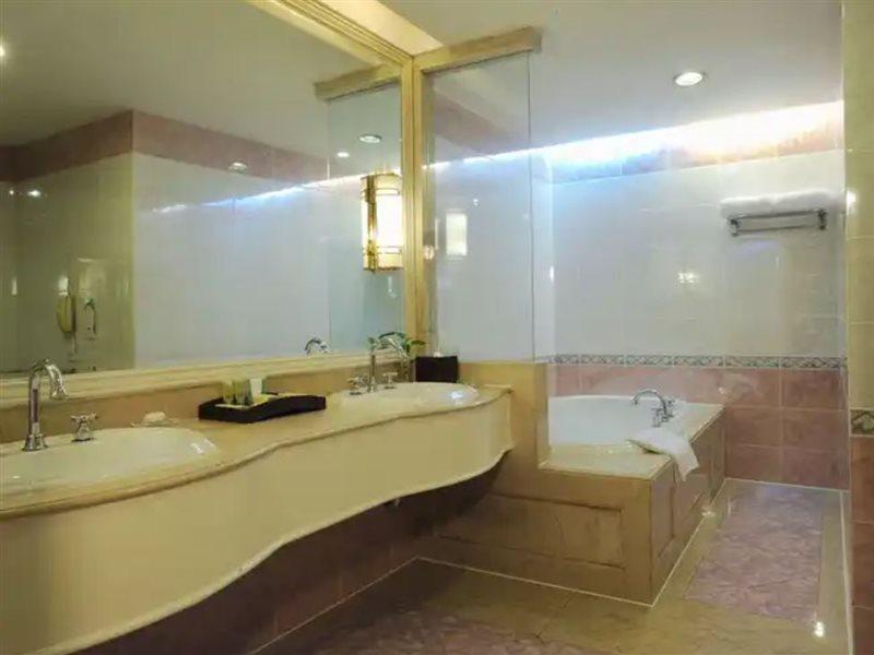 Crowne Plaza Shanghai Nanjing Road By Ihg エクステリア 写真 Bathroom