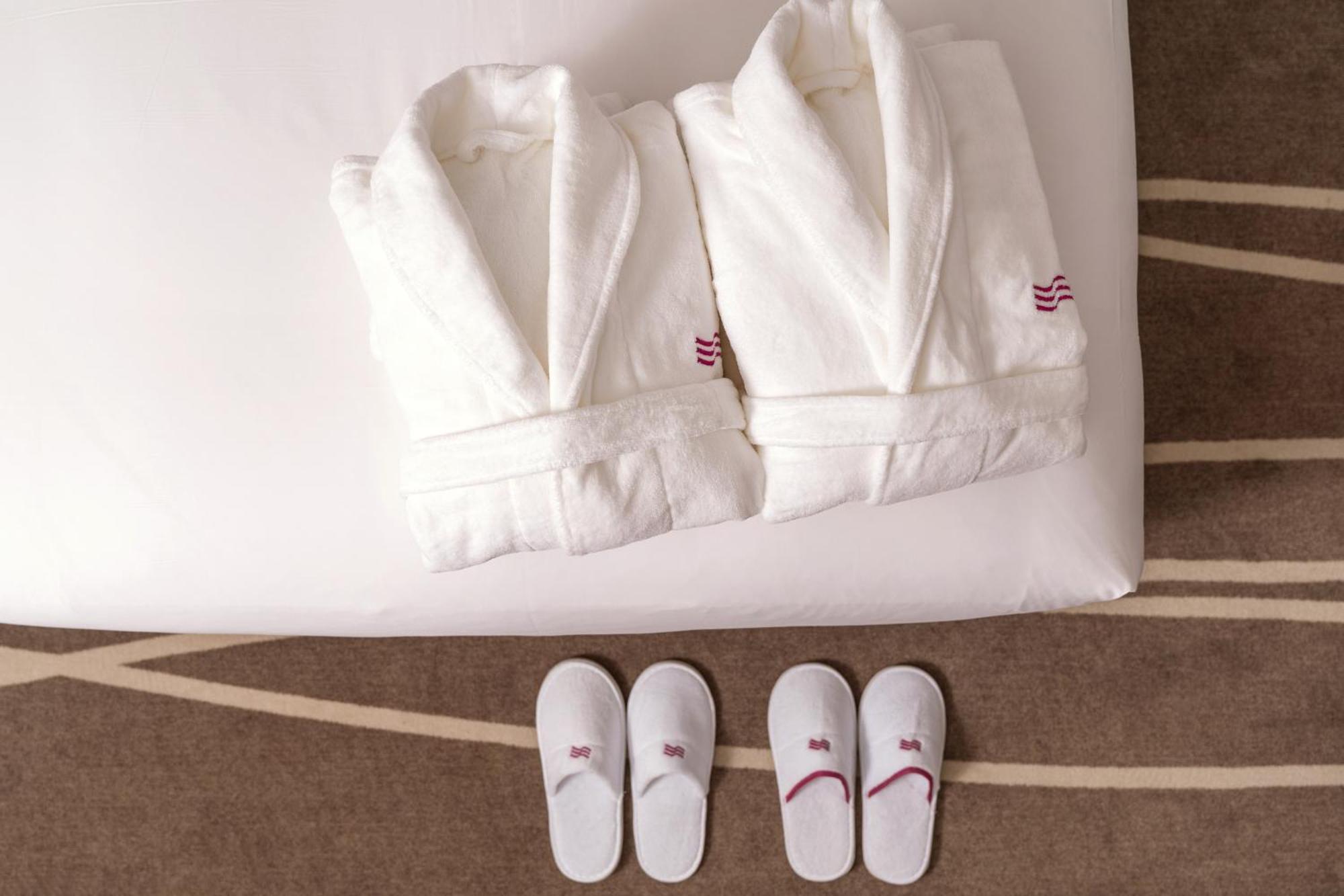 Crowne Plaza Shanghai Nanjing Road By Ihg エクステリア 写真 Bathrobe and slippers